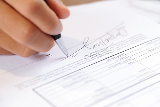Come firmare correttamente la girata dell'assegno: guida pratica e consigli utili